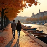 Couple se promenant sur les quais de Lyon avec des péniches amarrées sur la Saône en arrière-plan